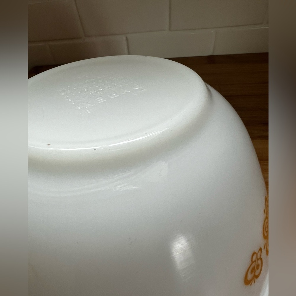 Vintage Pyrex Bowl - Picture 11 of 12